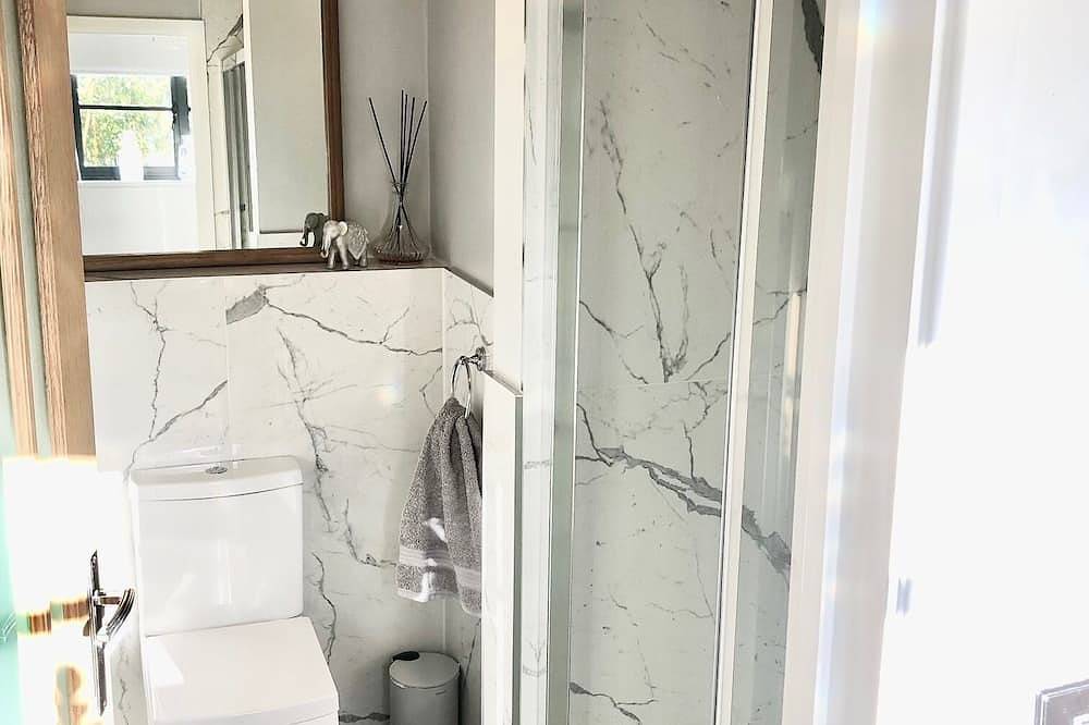 Ensuite Double Room Own Entrance in Art Deco House in Whitstable, Kent