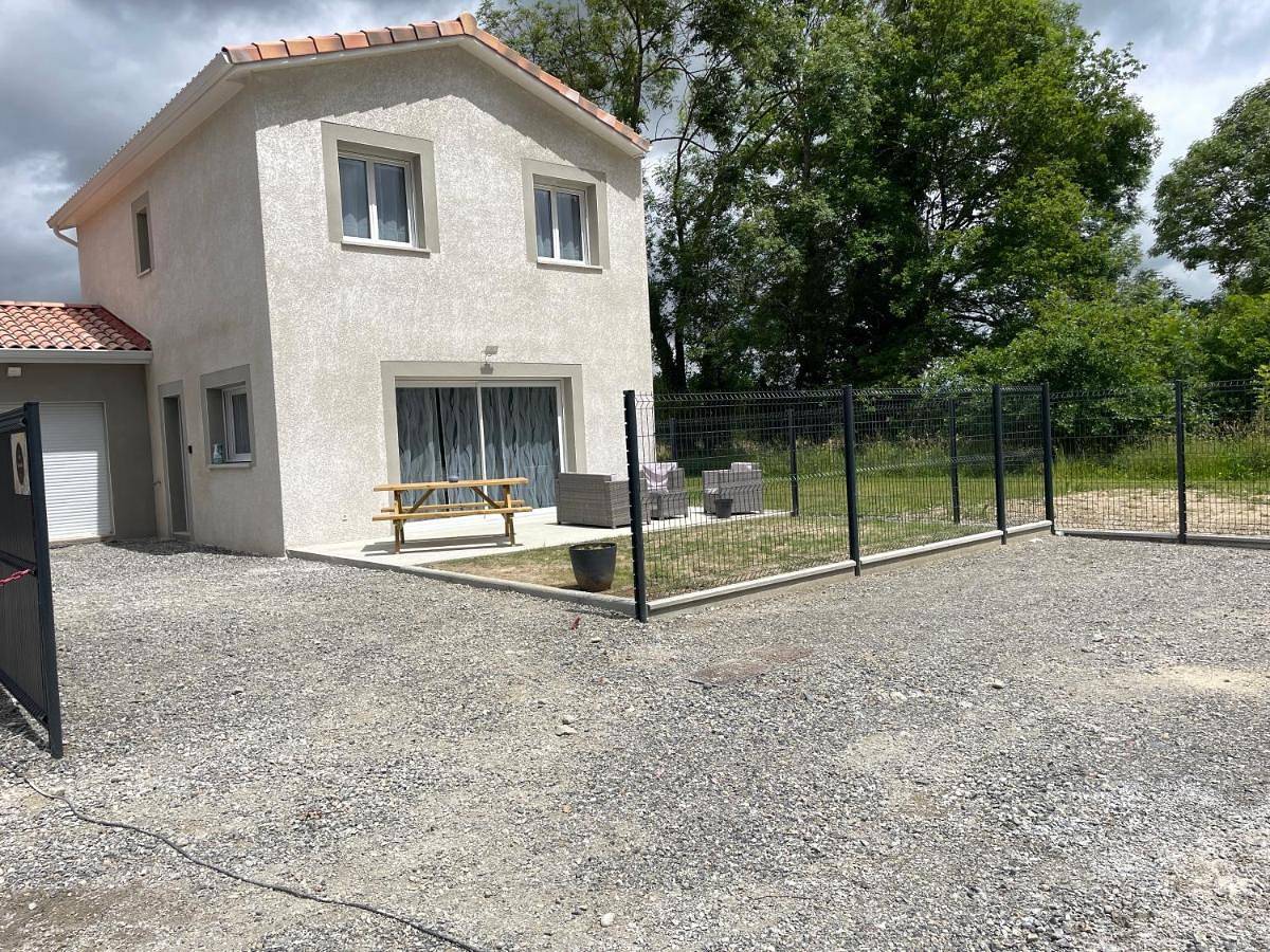 Appartement entier, Three-Bedroom Villa in Saint-Gaudens, Haute-Garonne