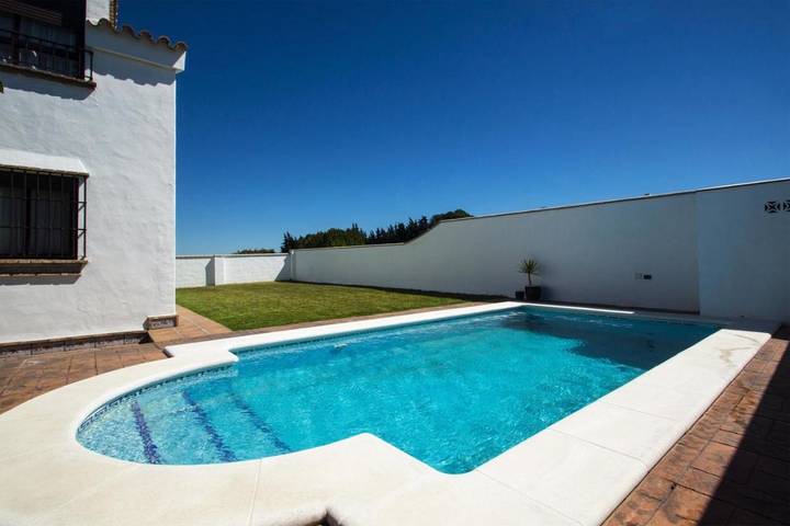 Chalet para 5 personas, con jardín y piscina en Conil de la Frontera