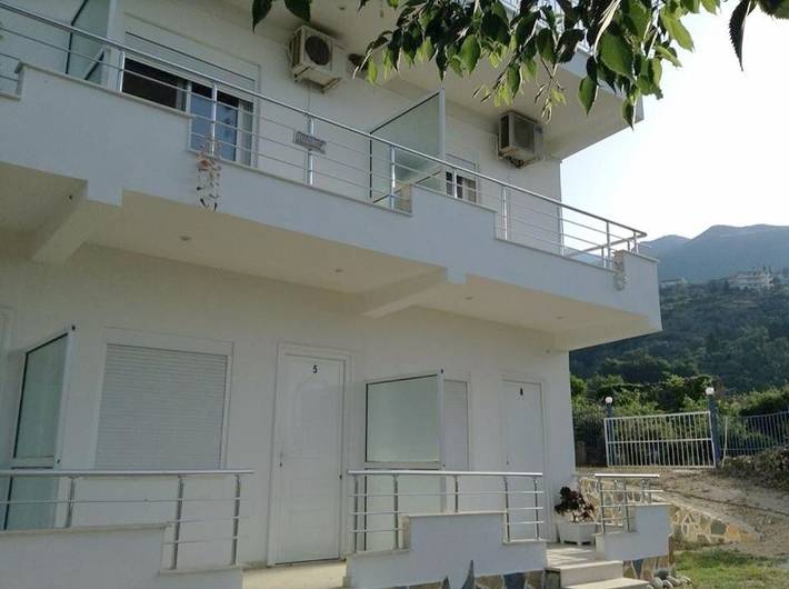 Maison d’hôte pour 3 personnes, avec jardin dans Dhërmi