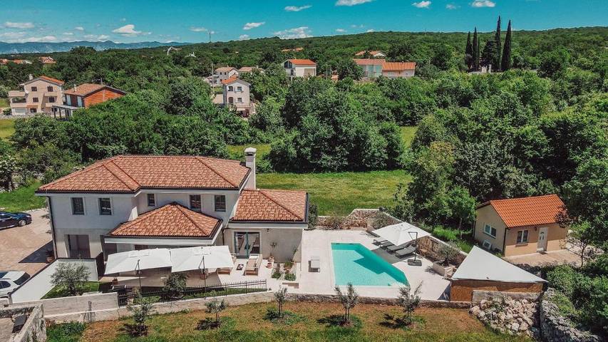 Ferienhaus für 10 Personen, mit Balkon und Terrasse sowie Garten und Pool