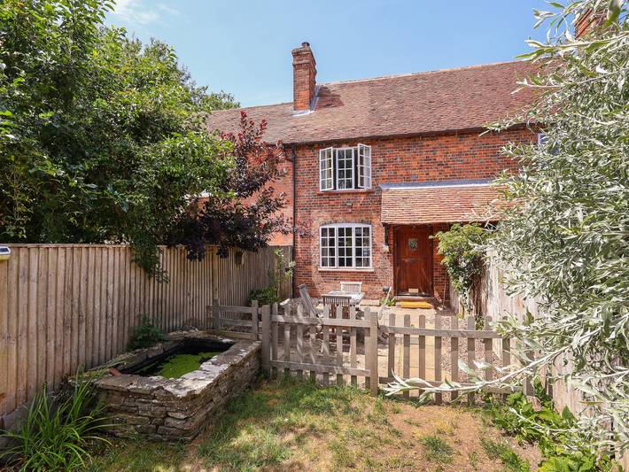 Cottage for 4 people, with garden, with pets in Berkshire