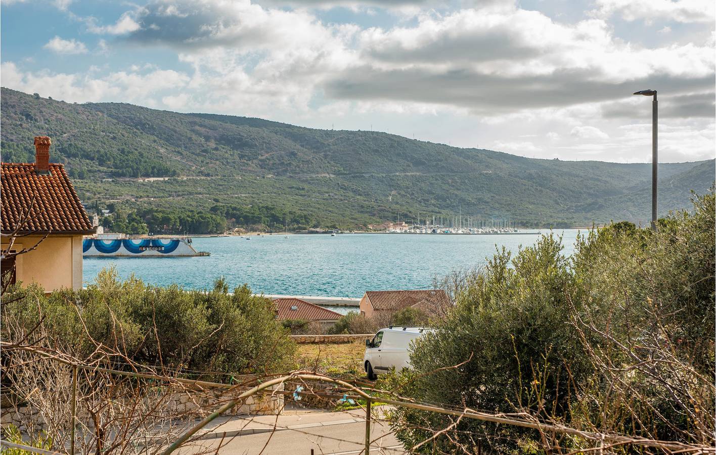 Ganze Ferienwohnung, Ferienwohnung mit Meerblick, Terrasse, WLAN und Parkplatz in Cres in Cres Stadt, Cres
