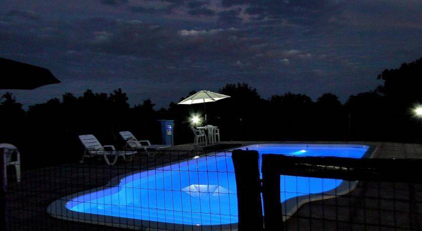 Lodge pour 2 personnes, avec piscine et jardin