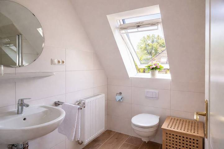 Ganze Wohnung, Gemütlichkeit unterm Dach - ruhige Ferienwohnung mit Balkon in St. Peter-Bad, St. Peter-Ording