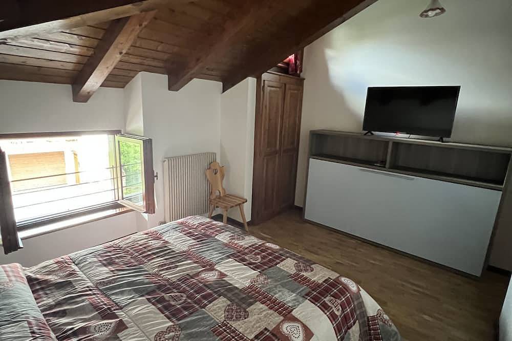 Appartamento intero, Mansard facing ski slopes and funbob in Auronzo di Cadore, Dolomiti Superski