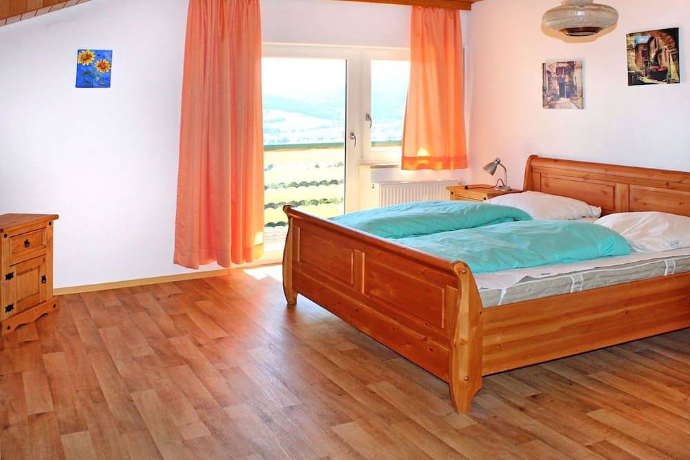 Schönes alleinstehendes Ferienhaus mit  W-Lan, Pool, Tv, Terrasse, Panoramablick, Parkplatz in Kollnburg, Ostbayern