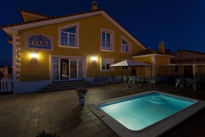Tiara Vacaciones – Spacious Group Villa with Pool near Segovia in Nava de la Asunción, Segovia Province