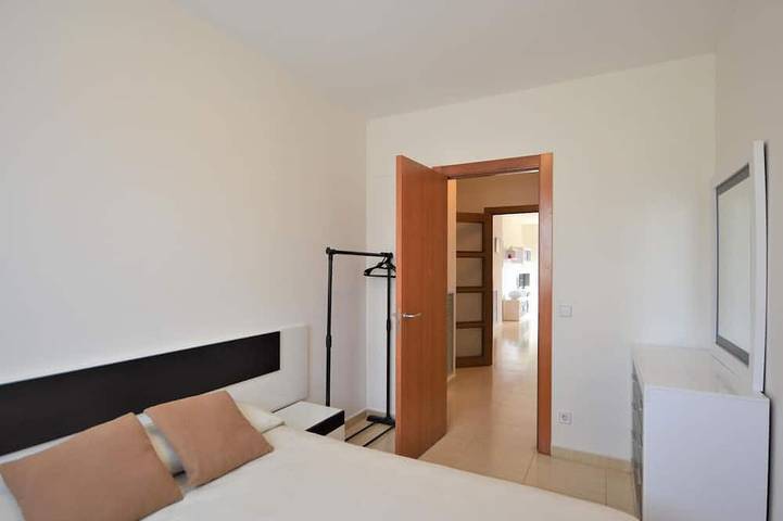 Ganze Wohnung, Charmante Wohnung mit Garten, Gemeinschaftspool und Klimaanlage, perfekt für Familien in Sant Pere Pescador, Oberampurien