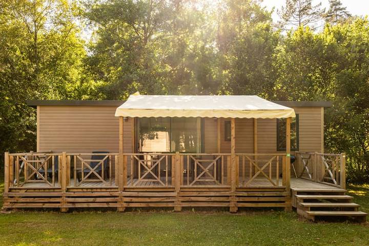 Caravane pour 6 personnes, avec terrasse et balcon/terrasse à Belvès - 4