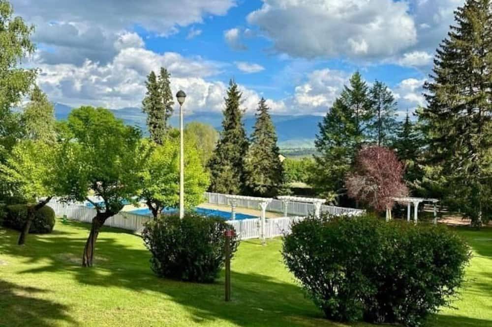 Appartement entier, Appartement Piscine Communaute, Vues & 5 Pers in Enveitg, Parc naturel régional des Pyrénées catalanes