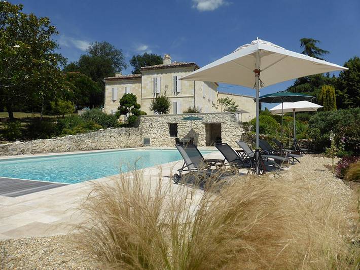 Cottage pour 2 personnes, avec jardin et piscine dans La Sauve