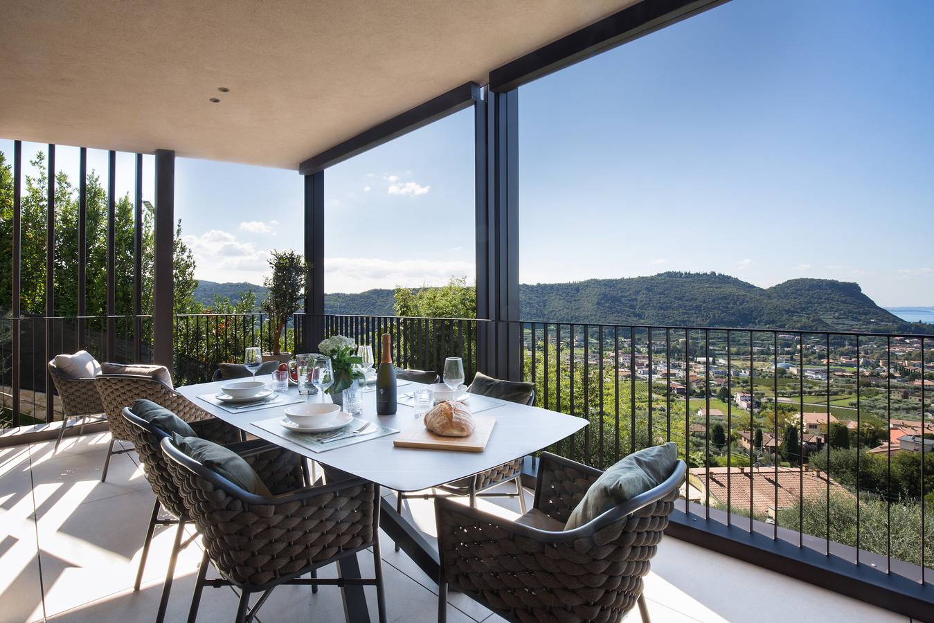 Ganze Wohnung, Apartment Sole in Residence Villa Miralago in Garda, Gardasee-Berge