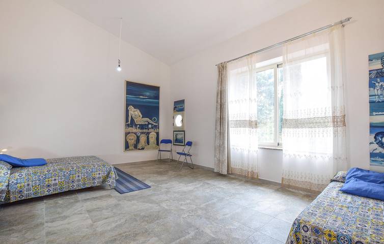 Appartement de vacances entier, Appartement avec vue sur la mer, terrasse et parking, à 100 m de la plage de Pietrarossa in Marina di Caronia, Caronia