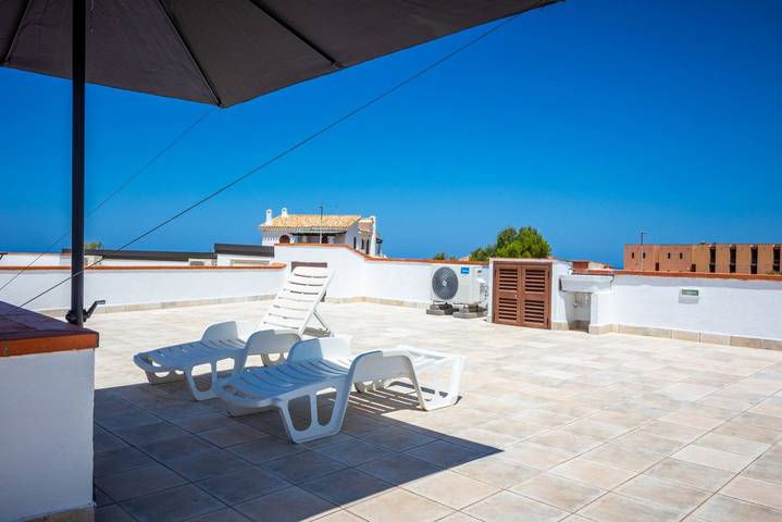 Apartamento entero, Apartamento de vacaciones para 5 personas con balcón/terraza in Cala Portu su Gaurru, Arbus (Municipio)
