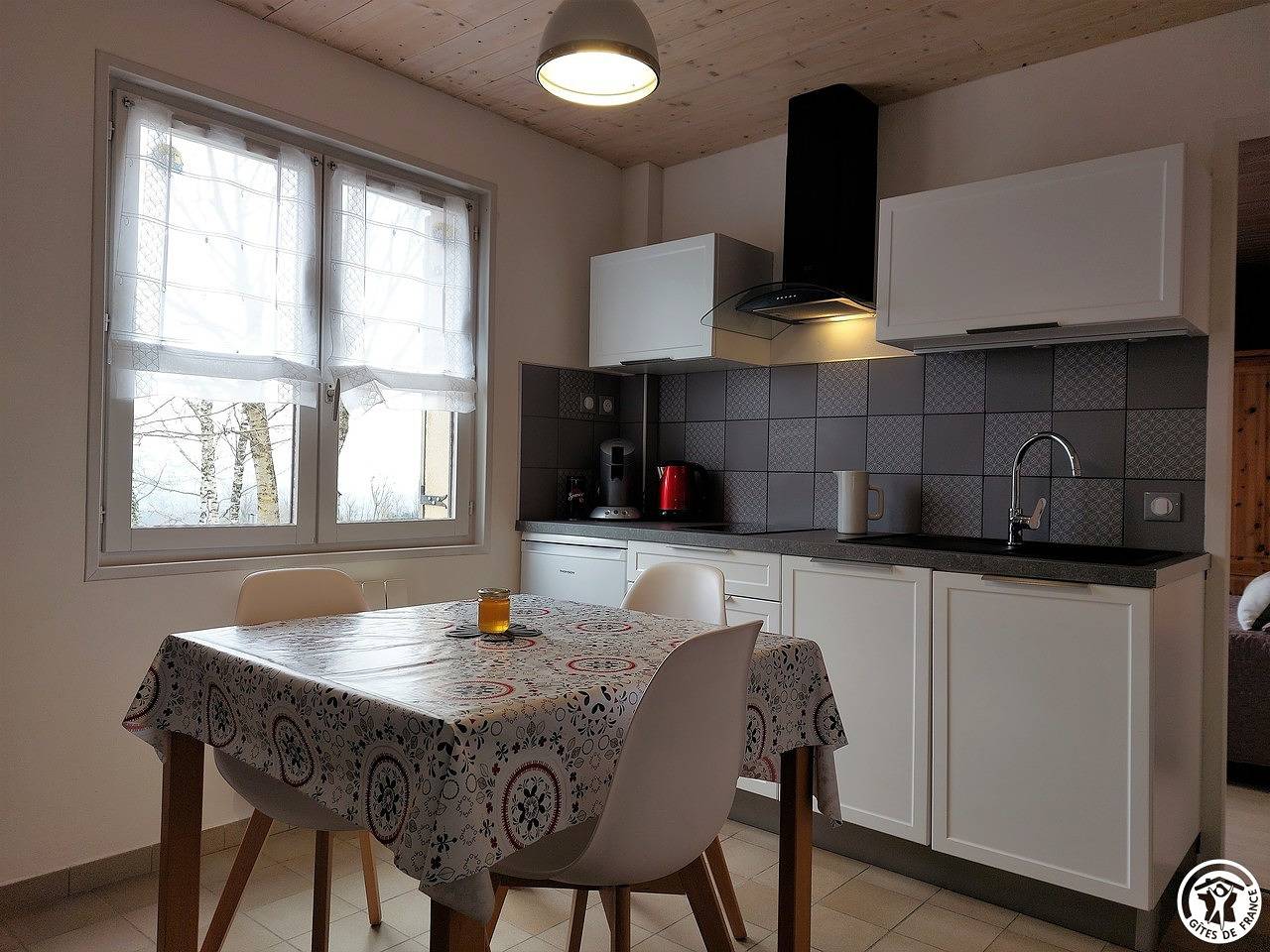 Ferienhaus mit Terrasse und Garten, Spaziergang nach Montanges in Montanges, Nantua