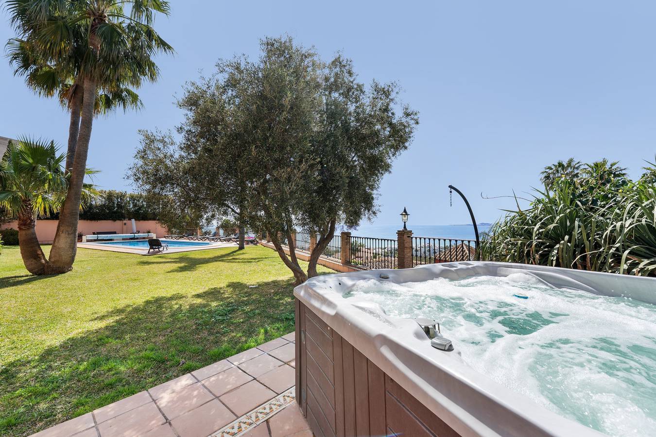 Villa 'Beachside with Great Sea View' with Sea View, Wi-Fi and Air Conditioning in Benalmádena Costa, Benalmádena