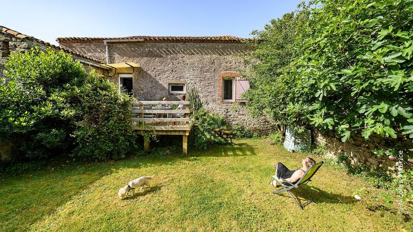 Gîte pour 4 personnes, avec jardin et terrasse, animaux acceptés