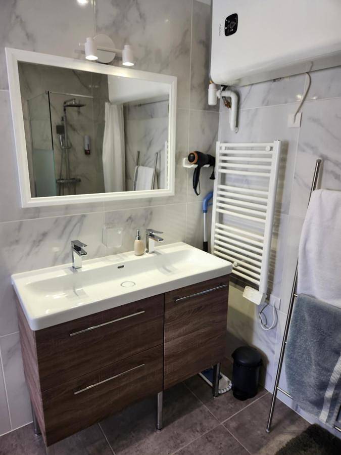 Gîte pour 2 personnes, avec terrasse et piscine à Entraigues-sur-la-Sorgue - 4