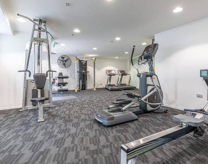 Ganze Wohnung, Queen Street 2Br Apartment mit kostenlosem Parkplatz in Auckland, Auckland Council