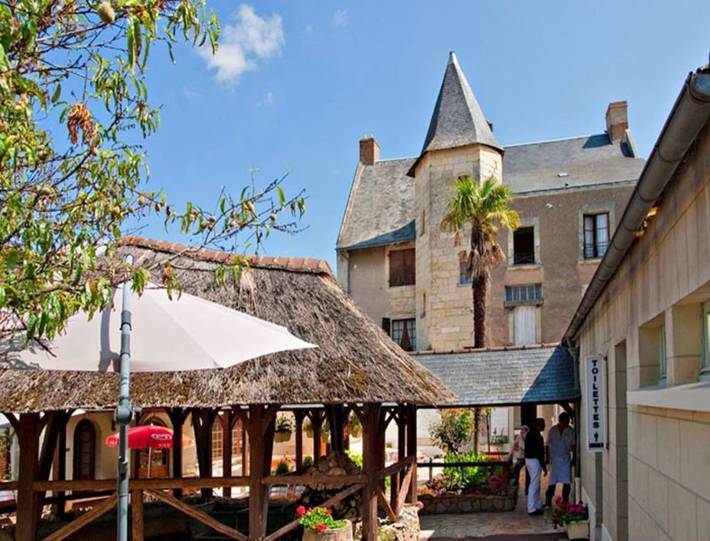 Hôtel pour 3 personnes, avec Terrasse et Jardin à Montreuil-Bellay
