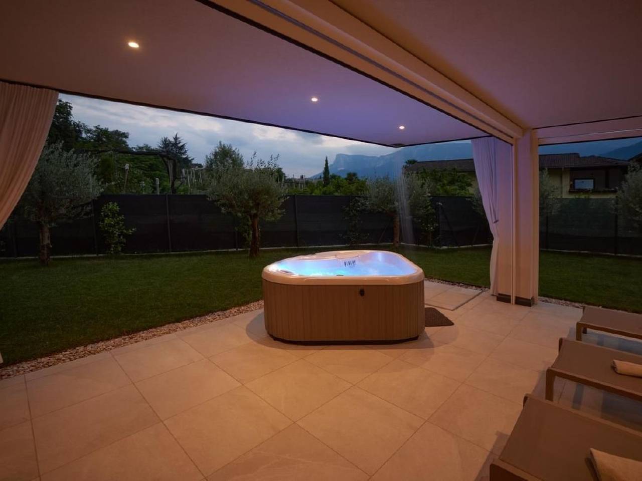 Ganze Wohnung, Fewo mit Pool, Sauna und Whirlpool in Burgstall, Sarntaler Alpen