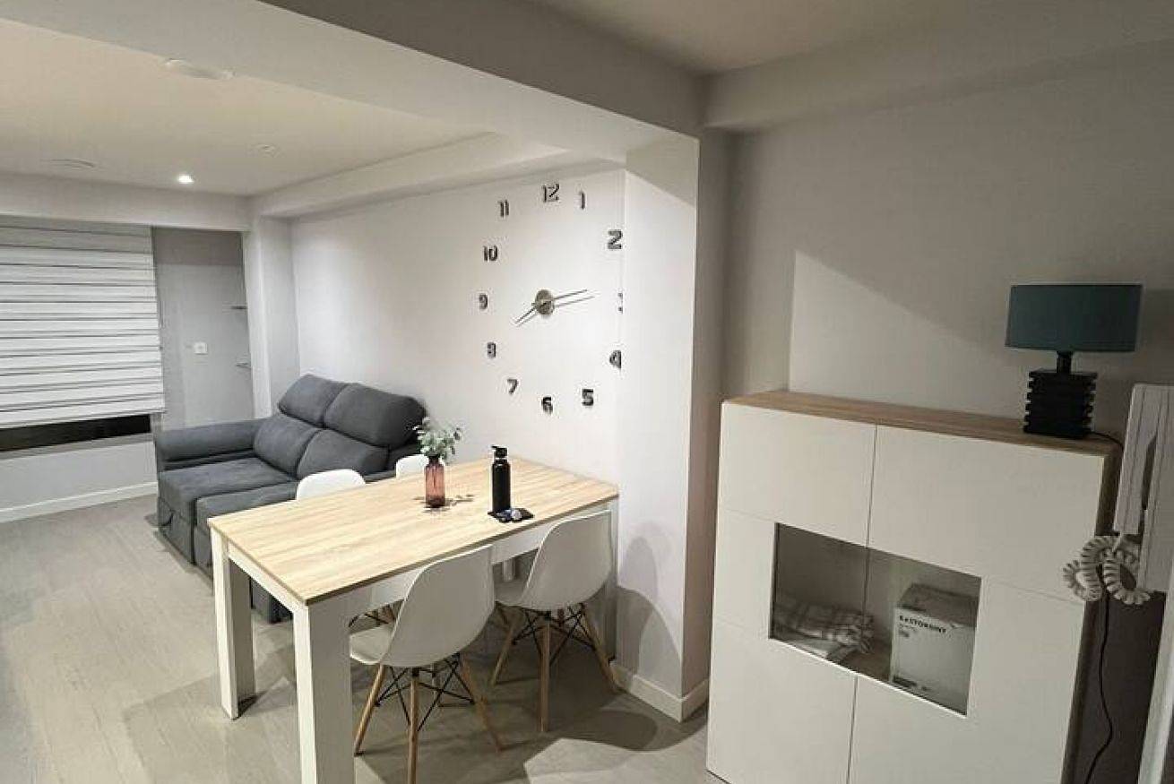 Apartamento entero, Acogedor apartamento de 1 dormitorio a 900 m de la playa de Poniente in Distrito Centro (Gijón), Gijón