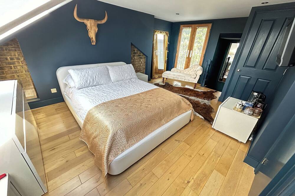Entire apartment, The crown loft in Kingston upon Thames, London