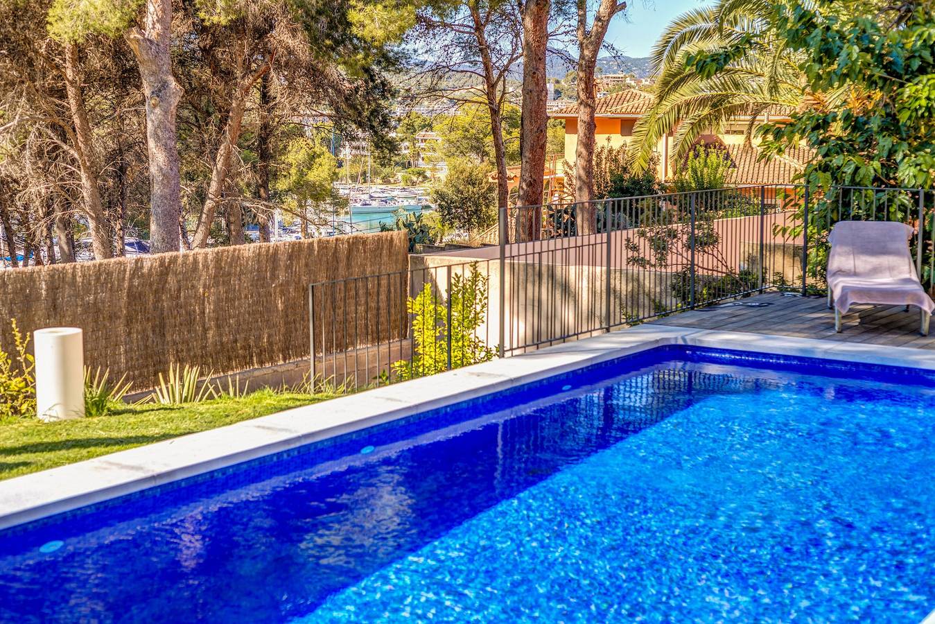 Schöne Villa mit Pool, Wlan und Terrasse; ideale Lage; Parkplatz vorhanden in Santa Ponsa, Calvià