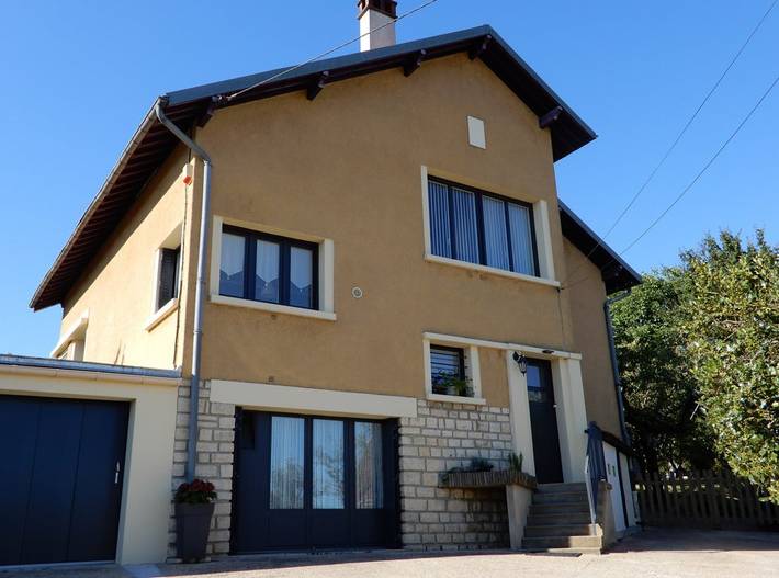 Chambre d’hôte pour 5 personnes, avec Jardin à Coulangeron
