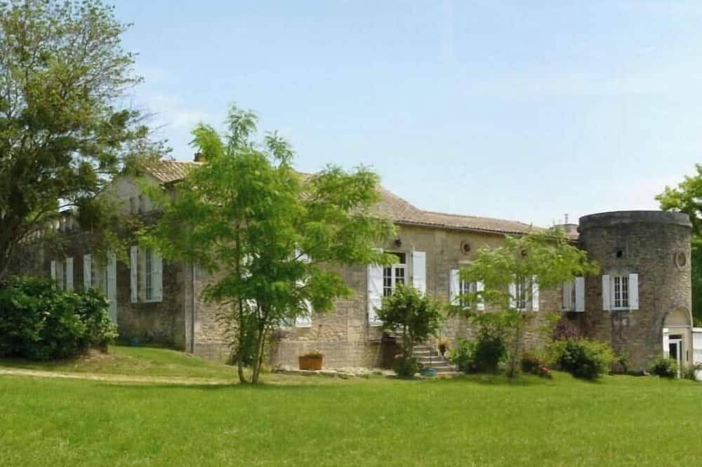 Appartement entier, Ancien Haras de la Tour Chambre Le Parc in Lamothe-Landerron, Région de Langon