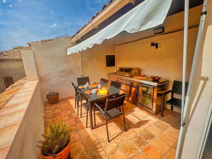 Location de vacances pour 8 personnes, avec piscine ainsi que jacuzzi et terrasse à Saint-Hippolyte-de-Montaigu - 3