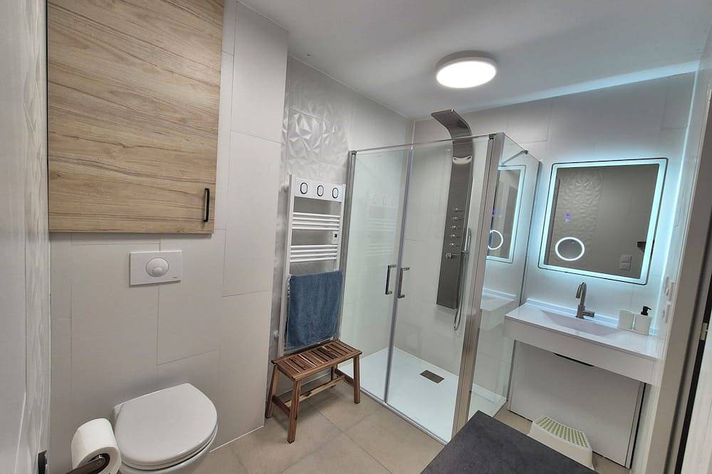 Entire apartment, Breathtaking view & 200m beach - Xxl terrace - 6-bed apartment in Savines-le-Lac, Écrins National Park