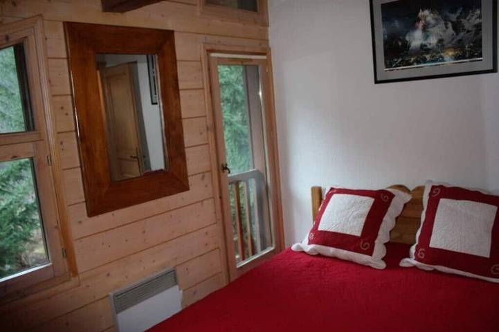 4 bedroom chalet less than 10 minutes walk to the centre of Chamonix in Brevent-Flegere, Chamonix