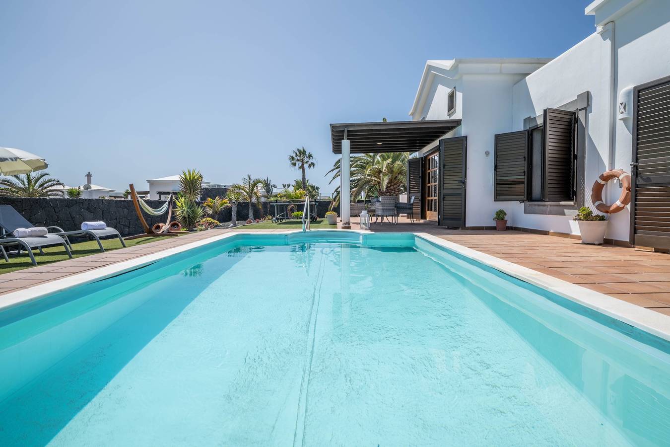 Maison de vacances Villa Ambar Cherry avec vue sur la montagne, vue sur la mer, piscine in Montaña Roja, Yaiza