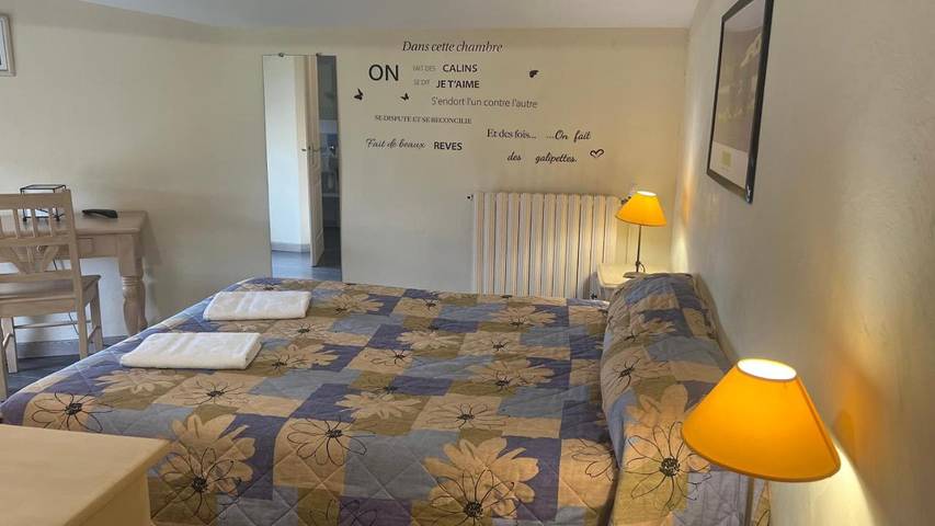 Hôtel pour 2 personnes, avec terrasse et vue, animaux acceptés dans Office De Tourisme Ventoux Sud - 4