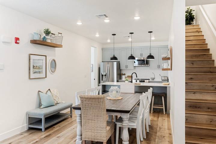 Vacation rental for 13 people, with hot tub and pool as well as balcony in St. George (UT)