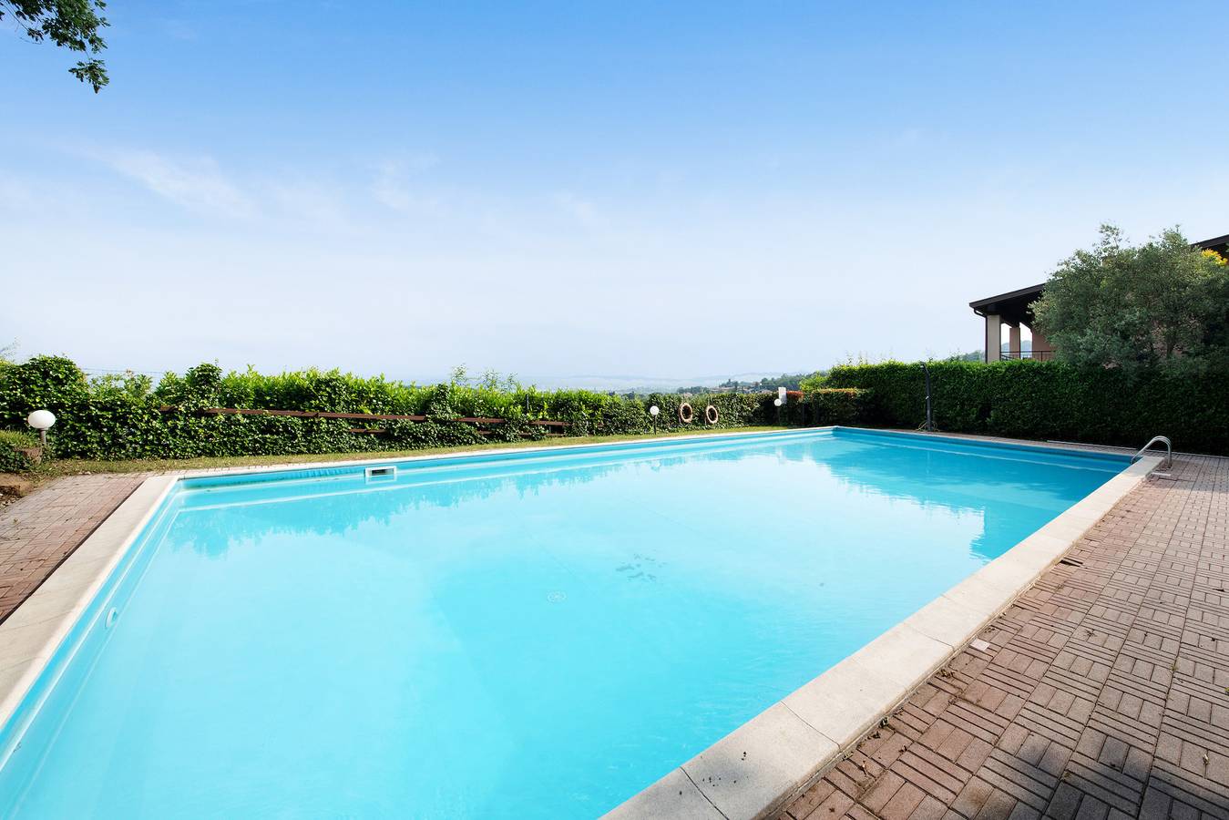 Ganze Wohnung, Ferienwohnung 'Vista Lago 1' mit Blick auf den See, Gemeinschaftspool und Wi-Fi in Soiano del Lago, Gardasee-Berge