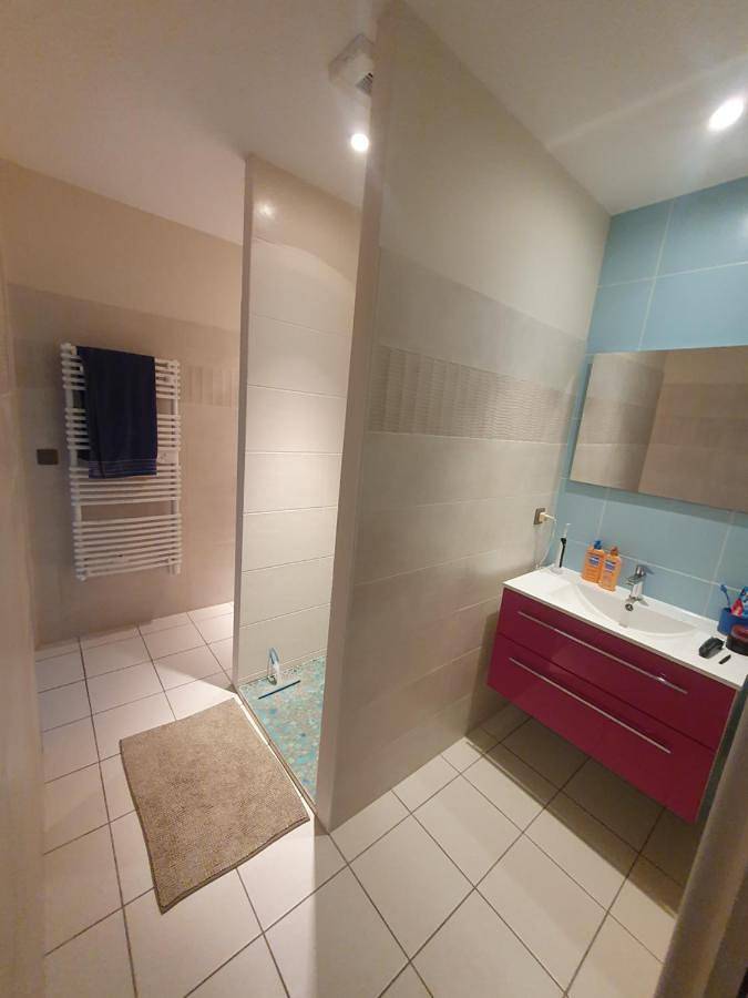 Chambre d’hôte pour 6 personnes, avec jardin et vue ainsi que piscine et terrasse dans la Loire - 3