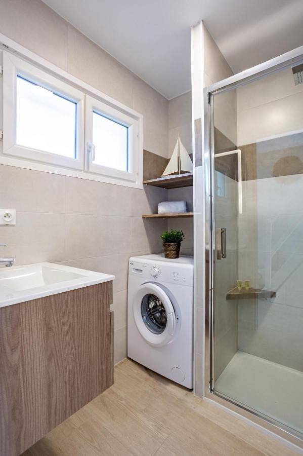 Gîte pour 4 personnes, avec piscine ainsi que terrasse et vue dans Marineland (Juan-les-Pins) - 4