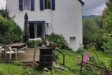 Gîte pour 9 personnes, avec jardin et terrasse, animaux acceptés à Tardets-Sorholus