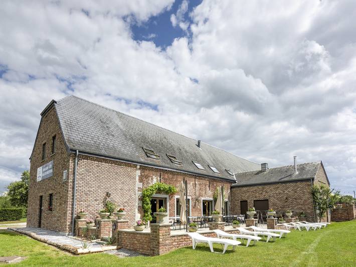 Location de vacances pour 30 personnes, avec Terrasse à Houyet