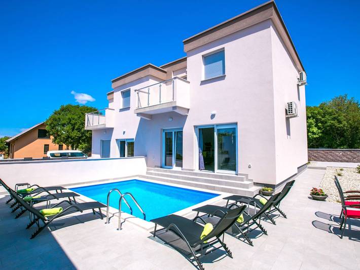 Ferienhaus für 6 Personen, mit Balkon und Terrasse sowie Pool