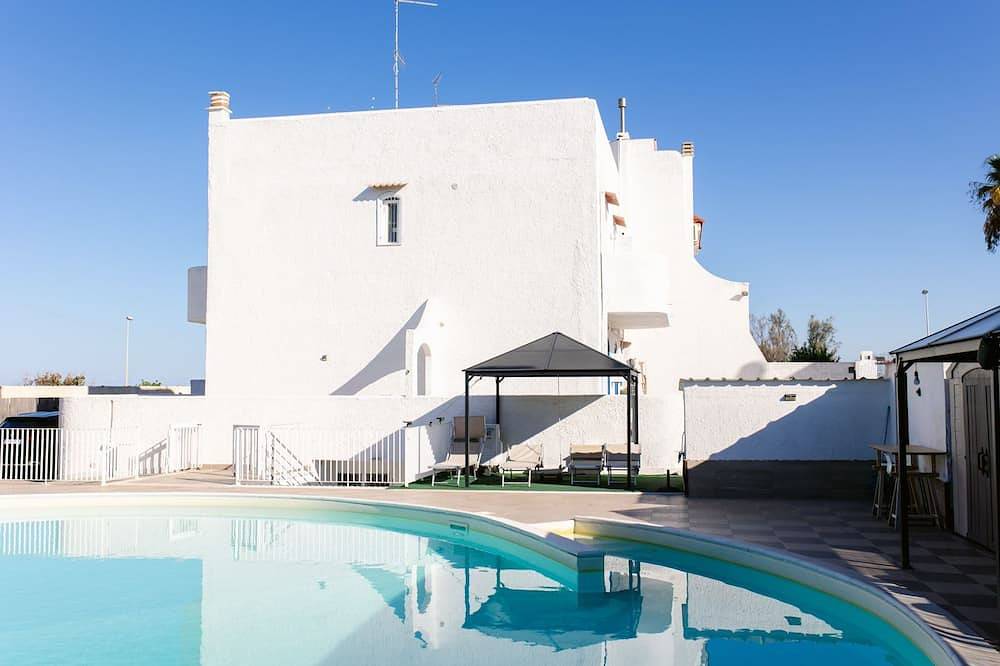 Appartamento intero, Appartamento in Villa con piscina, vista mare, a due passi dall' aeroporto in Palese, Bari