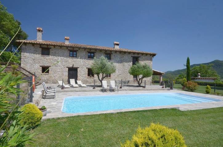Casa rural para 15 personas, con vistas además de piscina y jardín, Se admiten mascotas en Garrotxa - 2