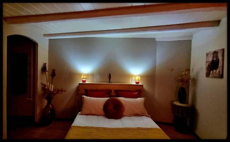Maison d’hôte pour 2 personnes, avec piscine ainsi que jardin et vue