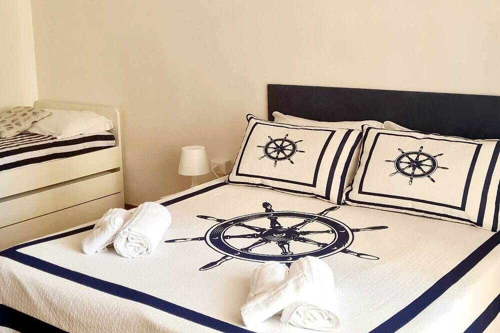 Entire apartment, Spacious apartment in downtown Tropea for families and couples free parking in Tropea, Vibo Valentia Province