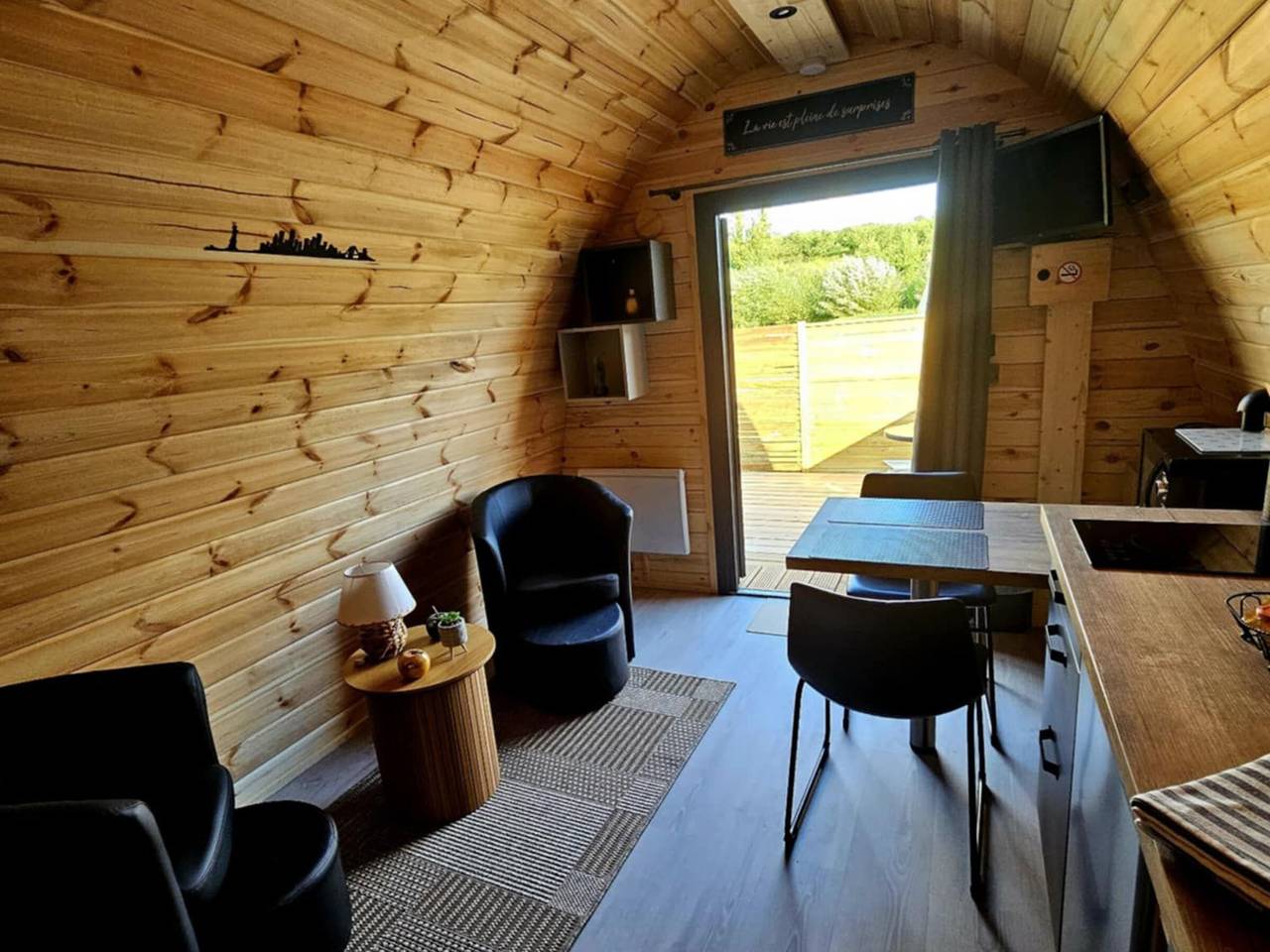 Pod en bois scandinave pour 2 personnes avec Wifi in Rainville, Neufchâteau