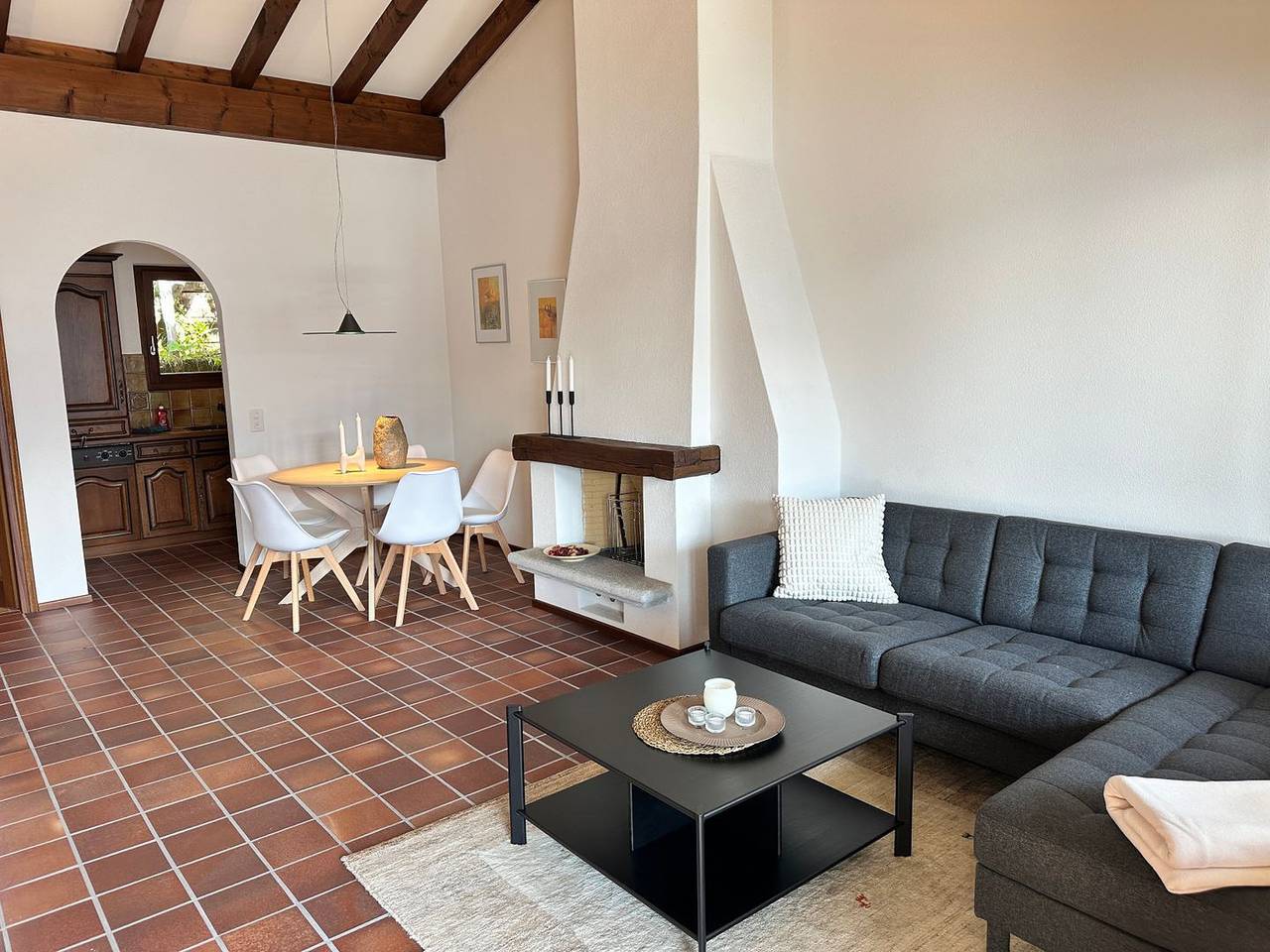 Ganze Wohnung, Maisonette-Wohnung mit Tessiner Charme und schönem Ausblick auf den See und das Dorf Brissago in Brissago, Tessiner Alpen