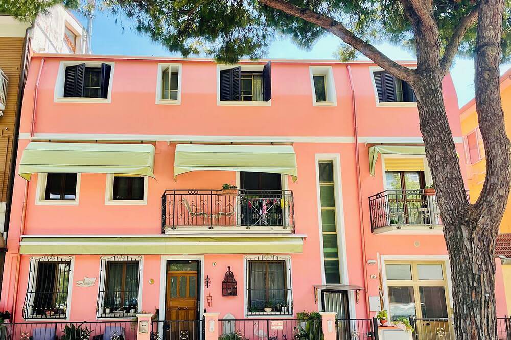 Entire apartment, Bright one-bedroom apartment with kitchen near beaches and canal port. in Porto Garibaldi, Ferrara Province